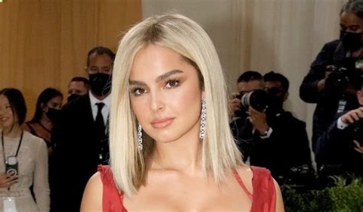 Addison Rae Flaunts Flat Abs in Swimsuit in Hawaii  — Celebwell