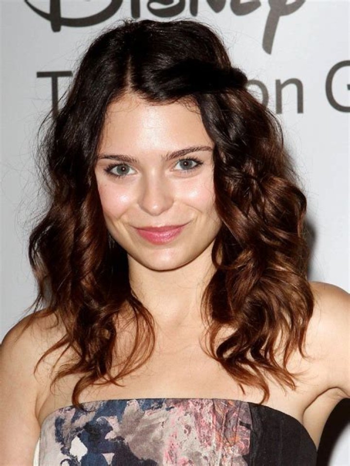 Alexandra Krosney Bra Size, Age Weight, Height, Measurements