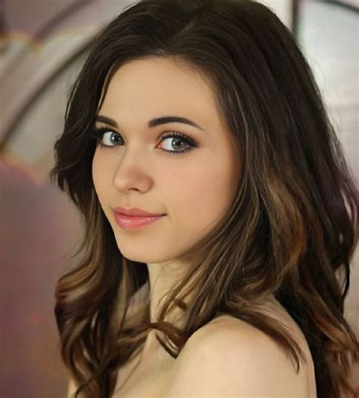 Amouranth Height, Weight, Net Worth, Age, Birthday, Wikipedia, Who, Instagram, Biography