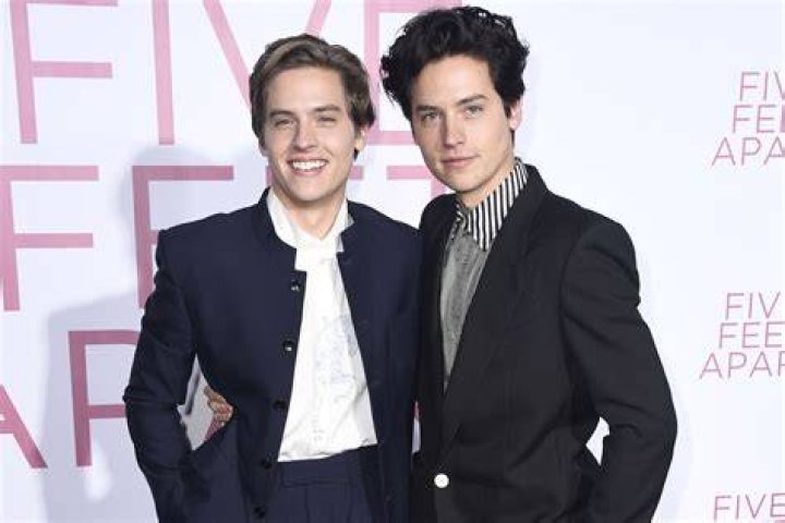 Ari Fournier Wiki, Age, Cole Sprouse, Height, Parents, Net Worth & More