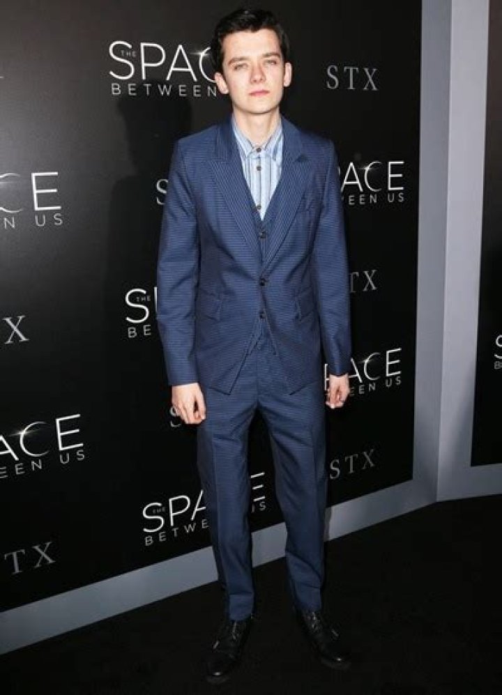 Asa Butterfield Height Weight Body Measurements Stats Age Facts Bio