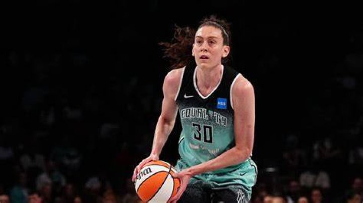 Breanna Stewart in Workout Gear is "Fangirling"
