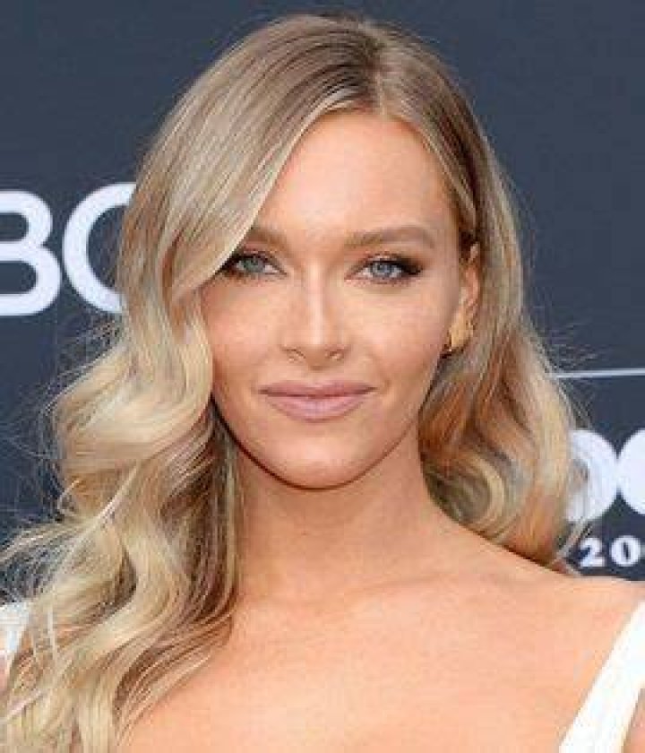 Camille Kostek Height Weight Bra Size Body Measurements Facts Family