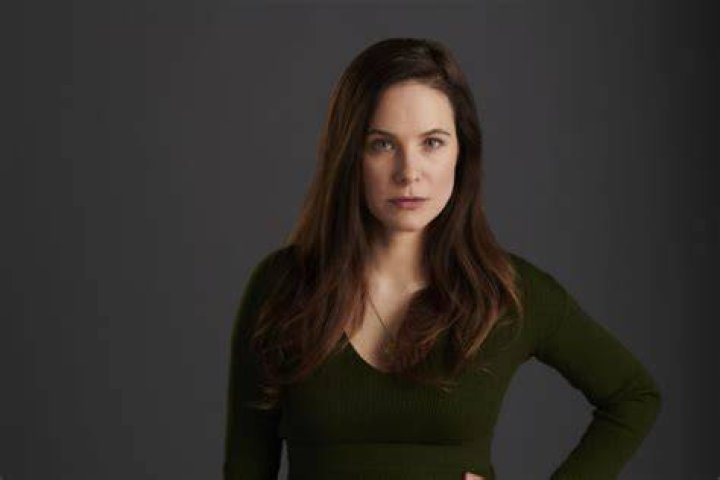 Caroline Dhavernas Net Worth
