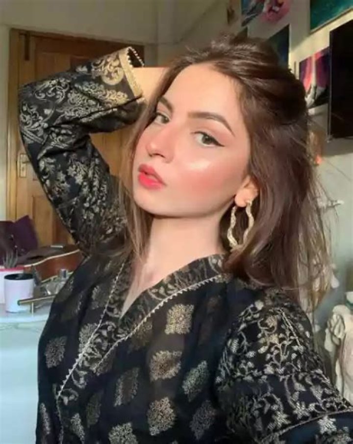 Dananeer Mobeen [Pawri Girl] Biography, Boyfriend, Height & More