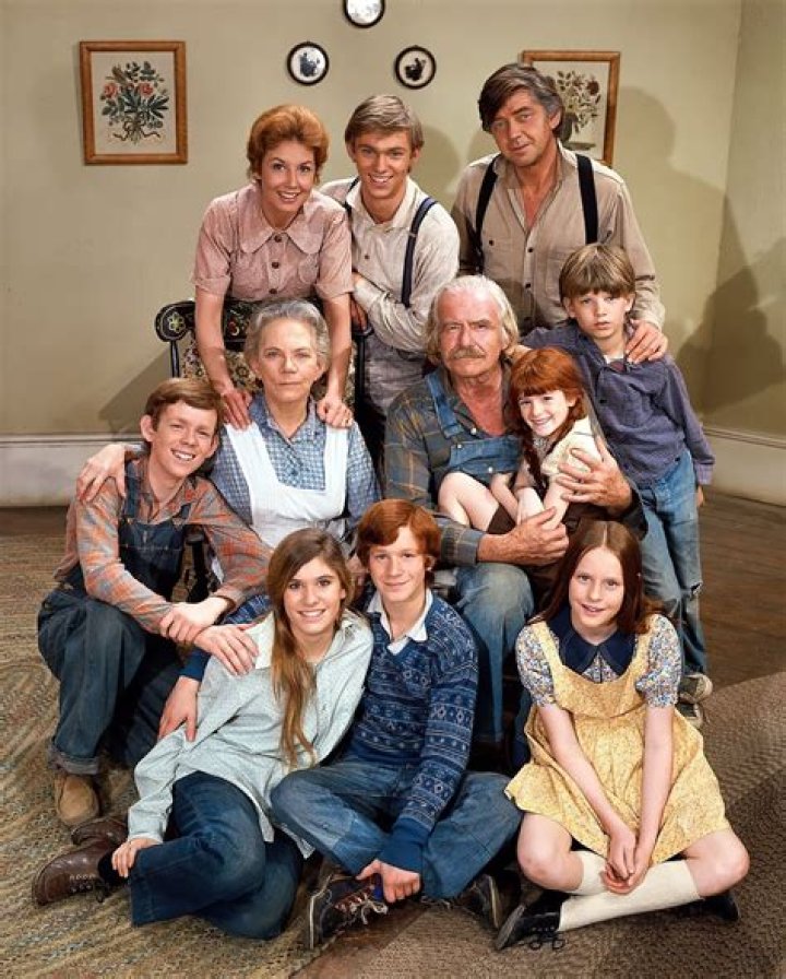 Did any of The Waltons date each other? – Celebrity