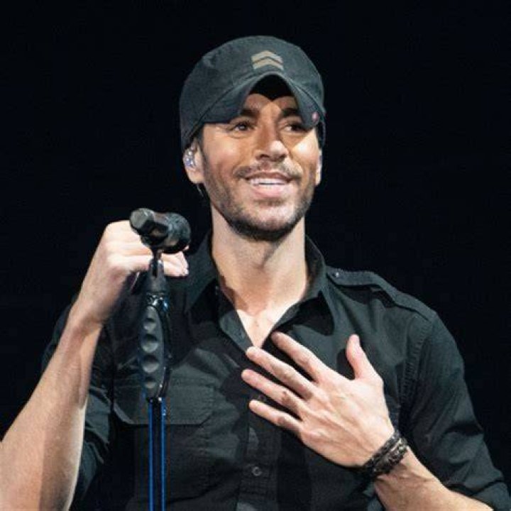 Enrique Iglesias Body Measurements Height Weight Shoe Size Vital Stats