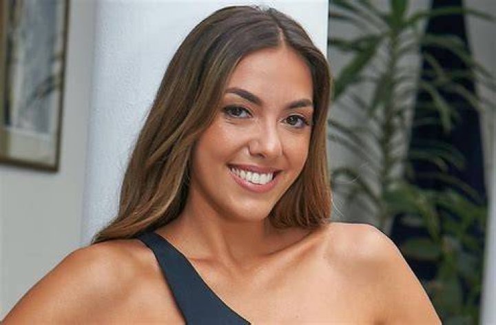 Floppy Tesouro in Bathing Suit Says "Summer Never Leave" — Celebwell