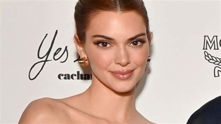 Kendall Jenner in Bathing Suit "Smiles" — Celebwell