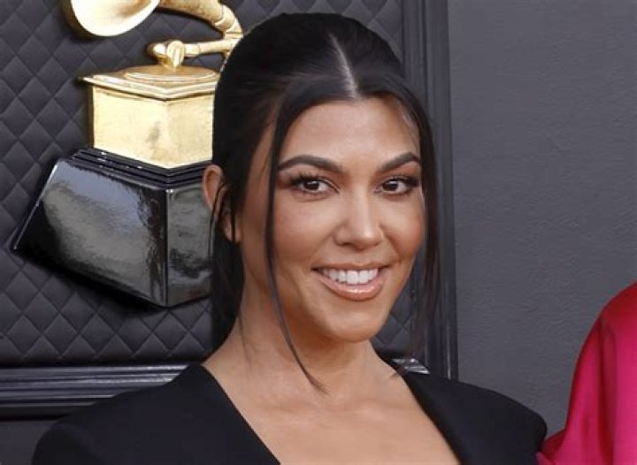 Kourtney Kardashian in Bathing Suit Says "Love Earth" — Celebwell
