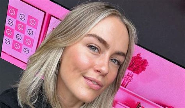 Model Steph Claire Smith Shares Swimsuit Selfie