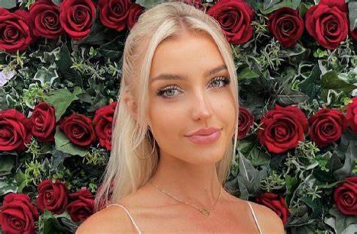 Morgan Riddle in Bathing Suit Says "Tell a Friend to Tell a Friend" — Celebwell