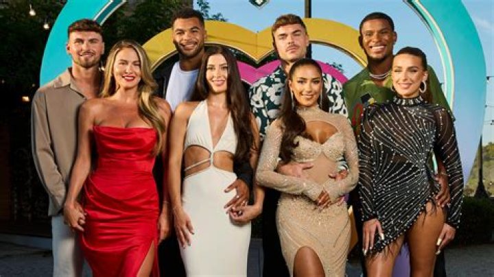 Who is Love Island contestant Ella Thomas?
