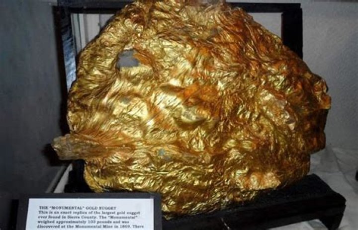 Young Illegal Miners Unearth One of The Largest Gold Nuggets In Ghana’s History